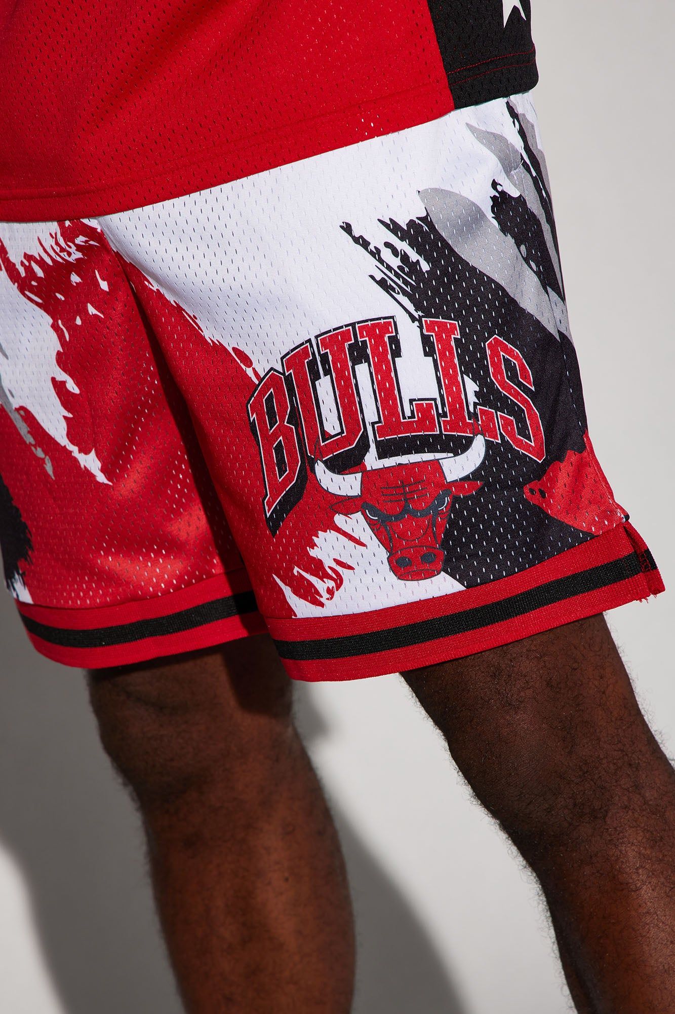 Bulls Wet Paint Mesh Shorts - White/combo sold by Fashion Nova product image thumbnail 5
