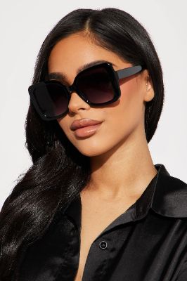 Vacation Type Of Vibe Sunglasses - Black sold by Fashion Nova