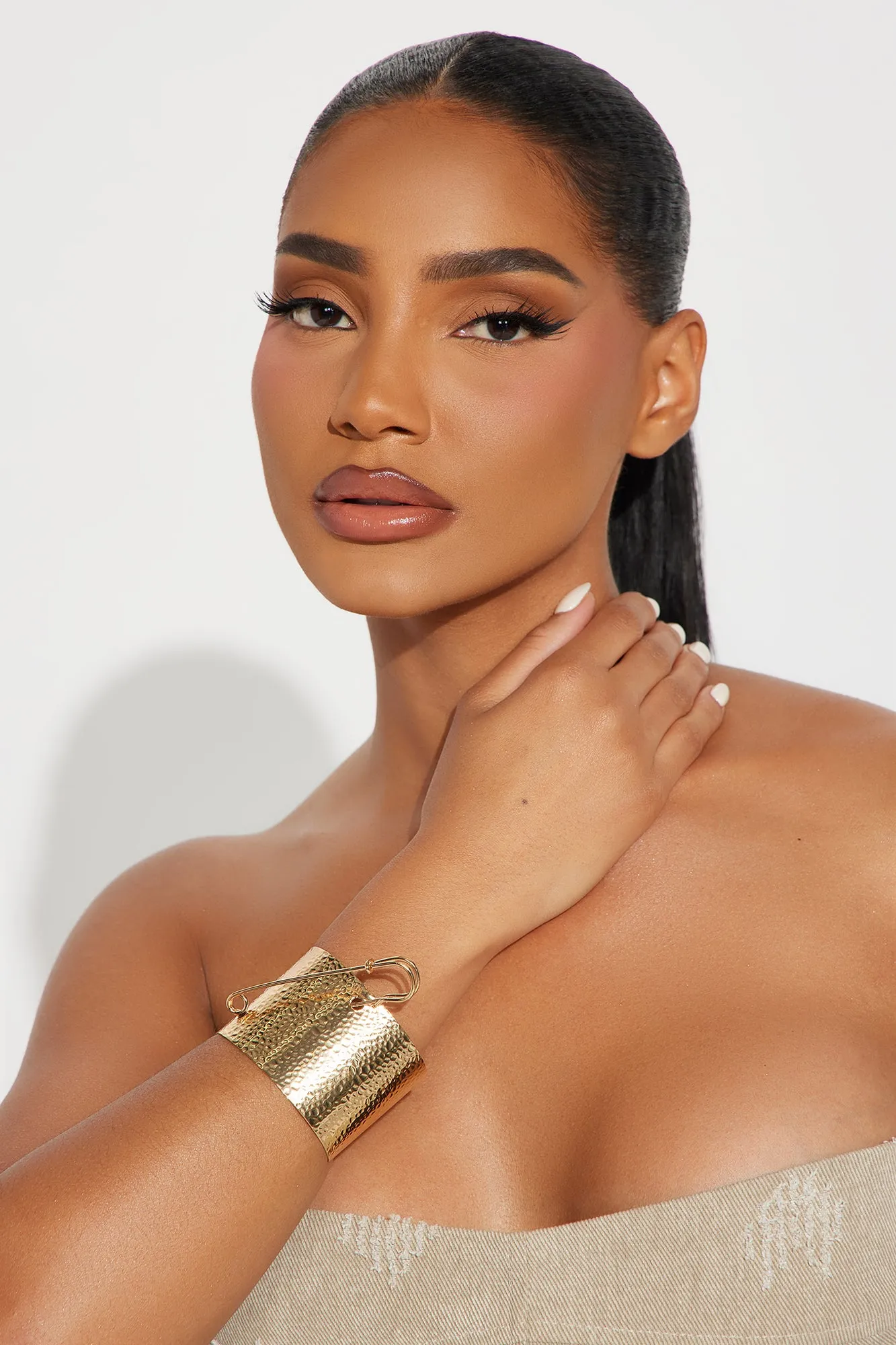 Couturier Cuff Bracelet - Gold sold by Fashion Nova product image thumbnail 2