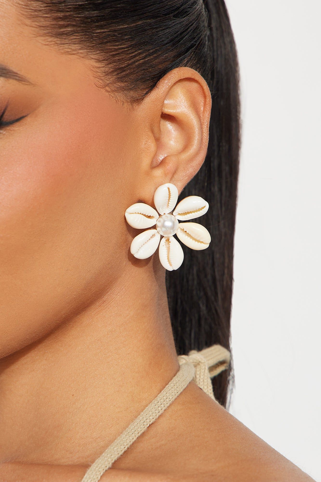 Seashell And Flowers Earrings - Ivory sold by Fashion Nova