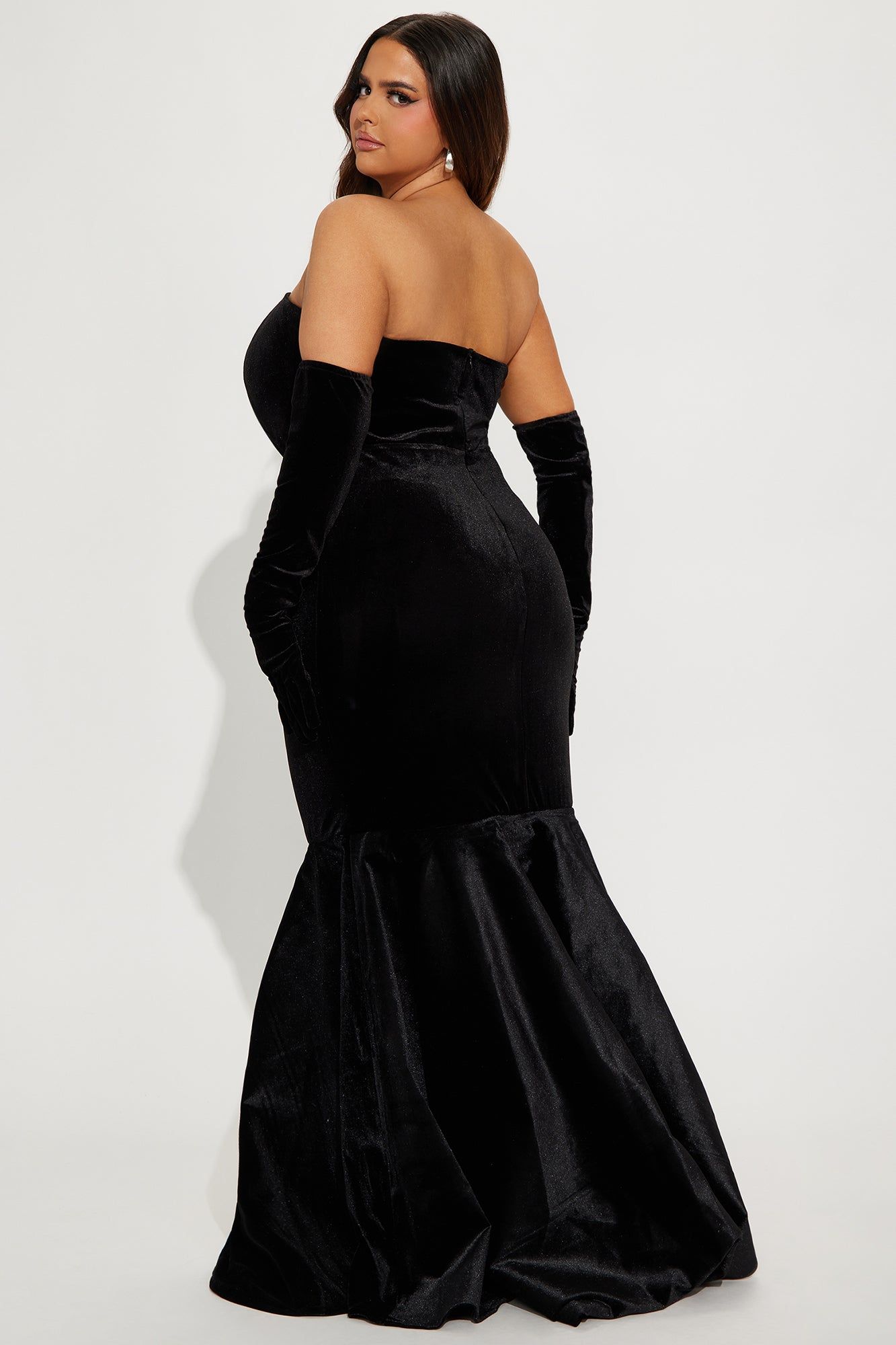 Stella Velvet Gown Set - Black sold by Fashion Nova product image thumbnail 6