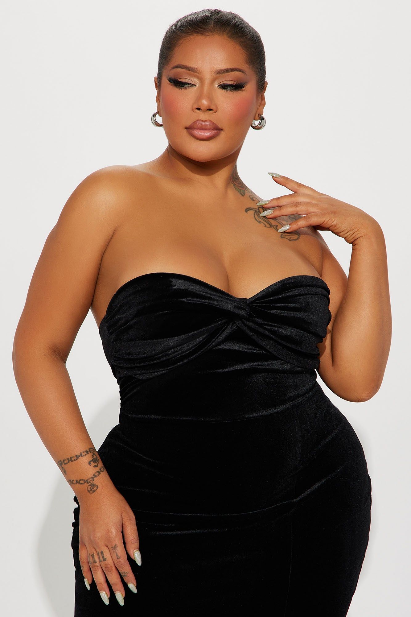 Mildred Velvet Maxi Dress - Black sold by Fashion Nova product image thumbnail 5