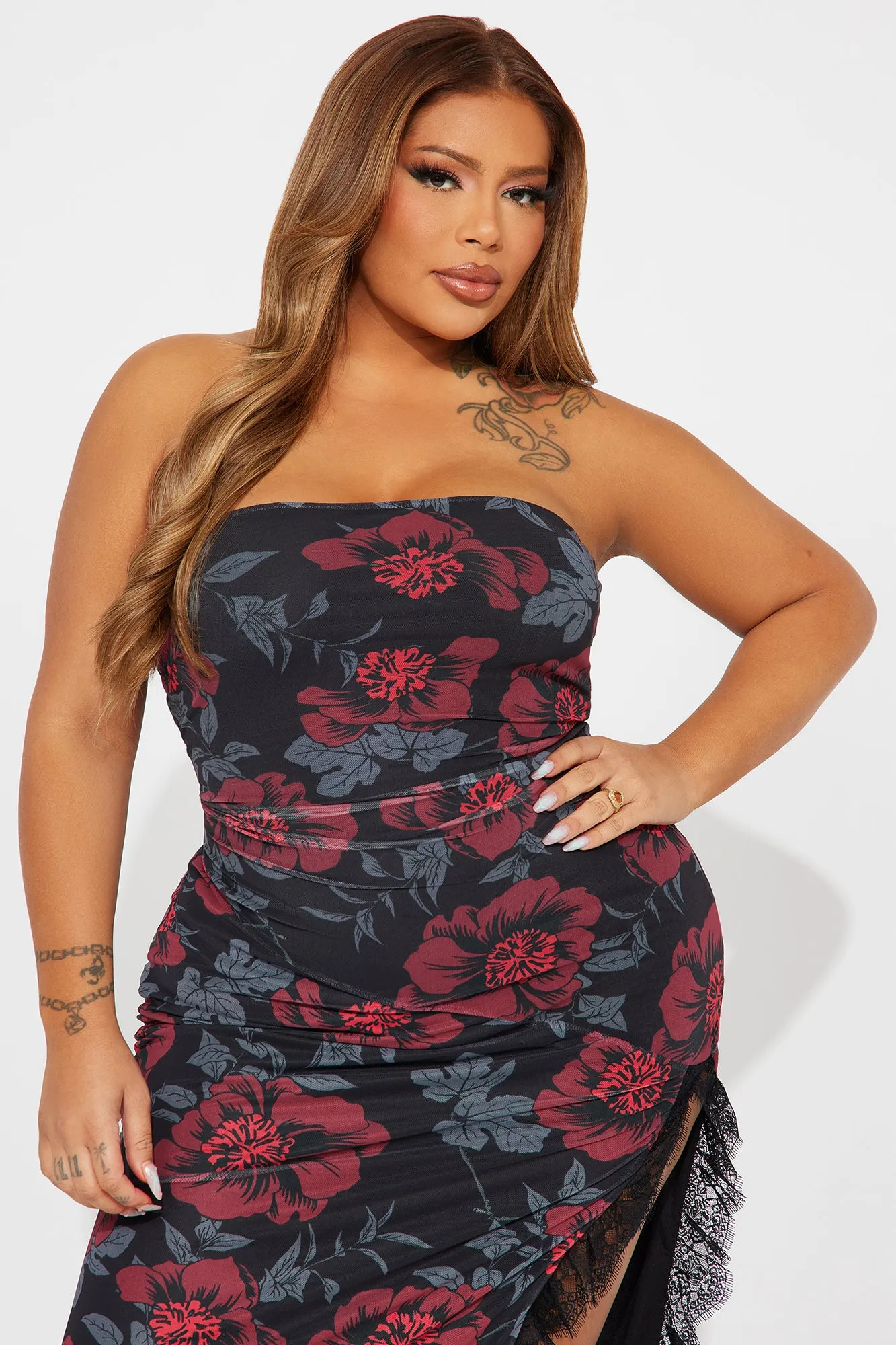 Avery Mesh Maxi Dress - Black/Red sold by Fashion Nova product image thumbnail 5