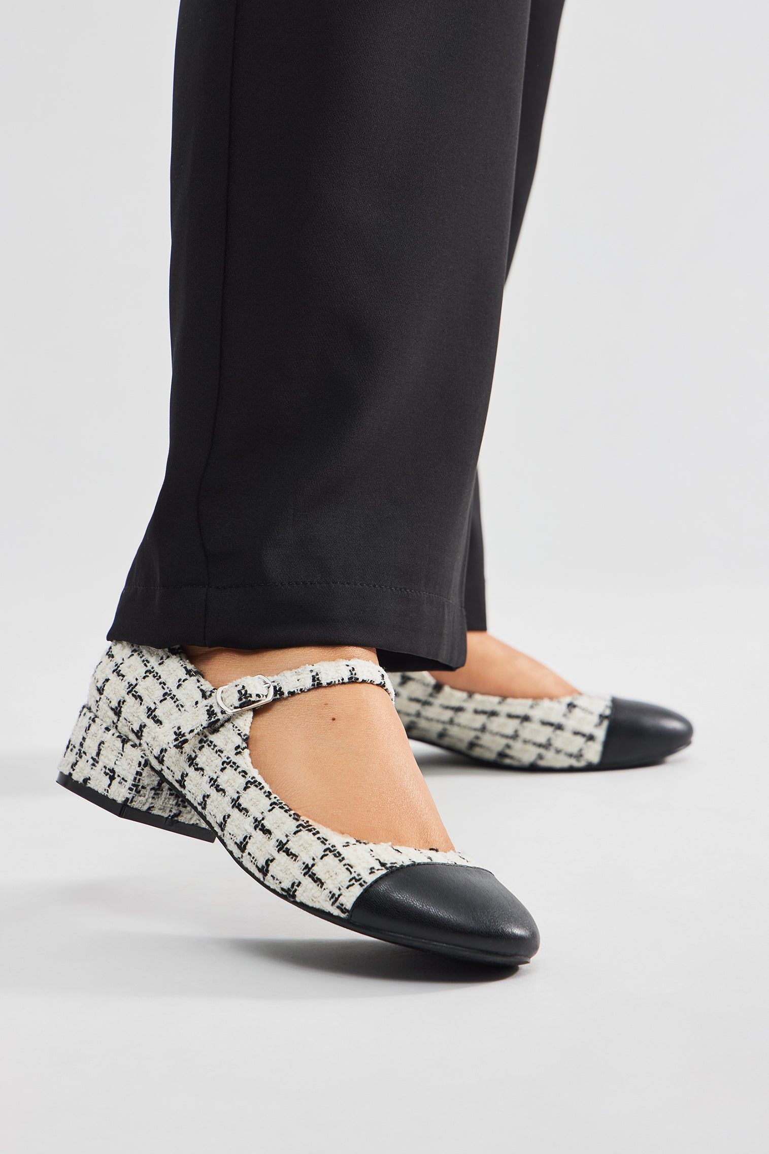 Very Classy Pumps - White/Black sold by Fashion Nova product image thumbnail 4