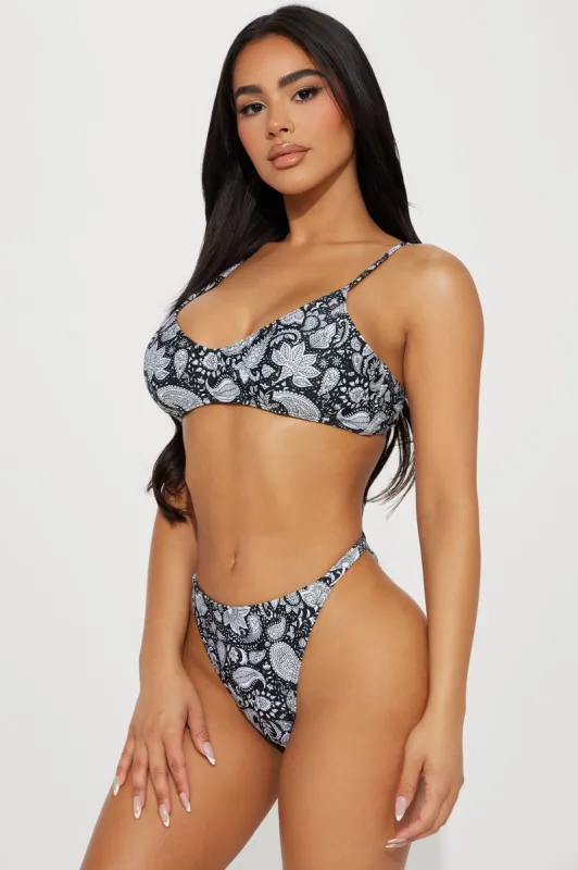 Beach Style 2 Piece Bikini - Black/White sold by Fashion Nova