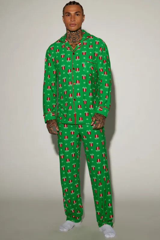 Snow Covered Trees Holiday PJ Set - Green sold by Fashion Nova
