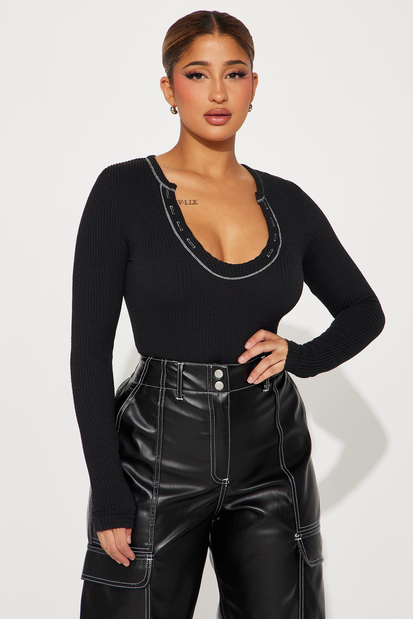 Keaton Scoop Neck Bodysuit - Black sold by Fashion Nova product image thumbnail 3