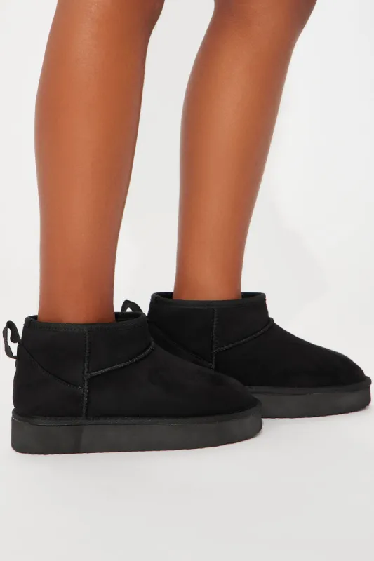 Mini Watch The Snow Fall Platform Boot - Black sold by Fashion Nova