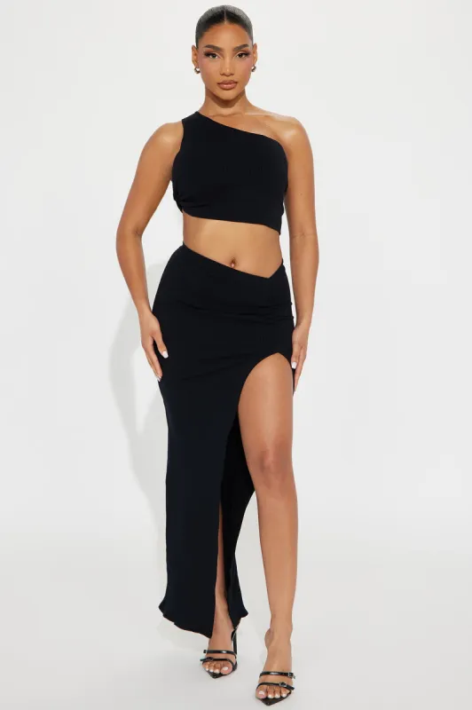Taylor Snatched Top - Black sold by Fashion Nova