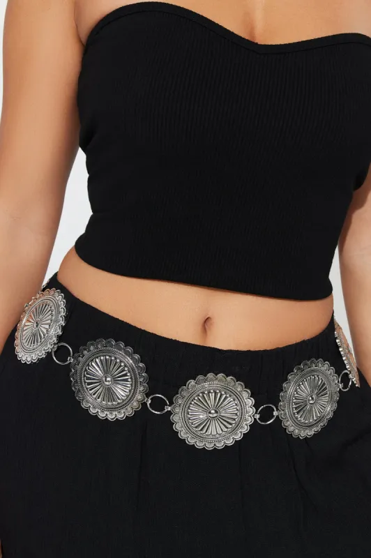 Faye Concha Belt - Silver sold by Fashion Nova