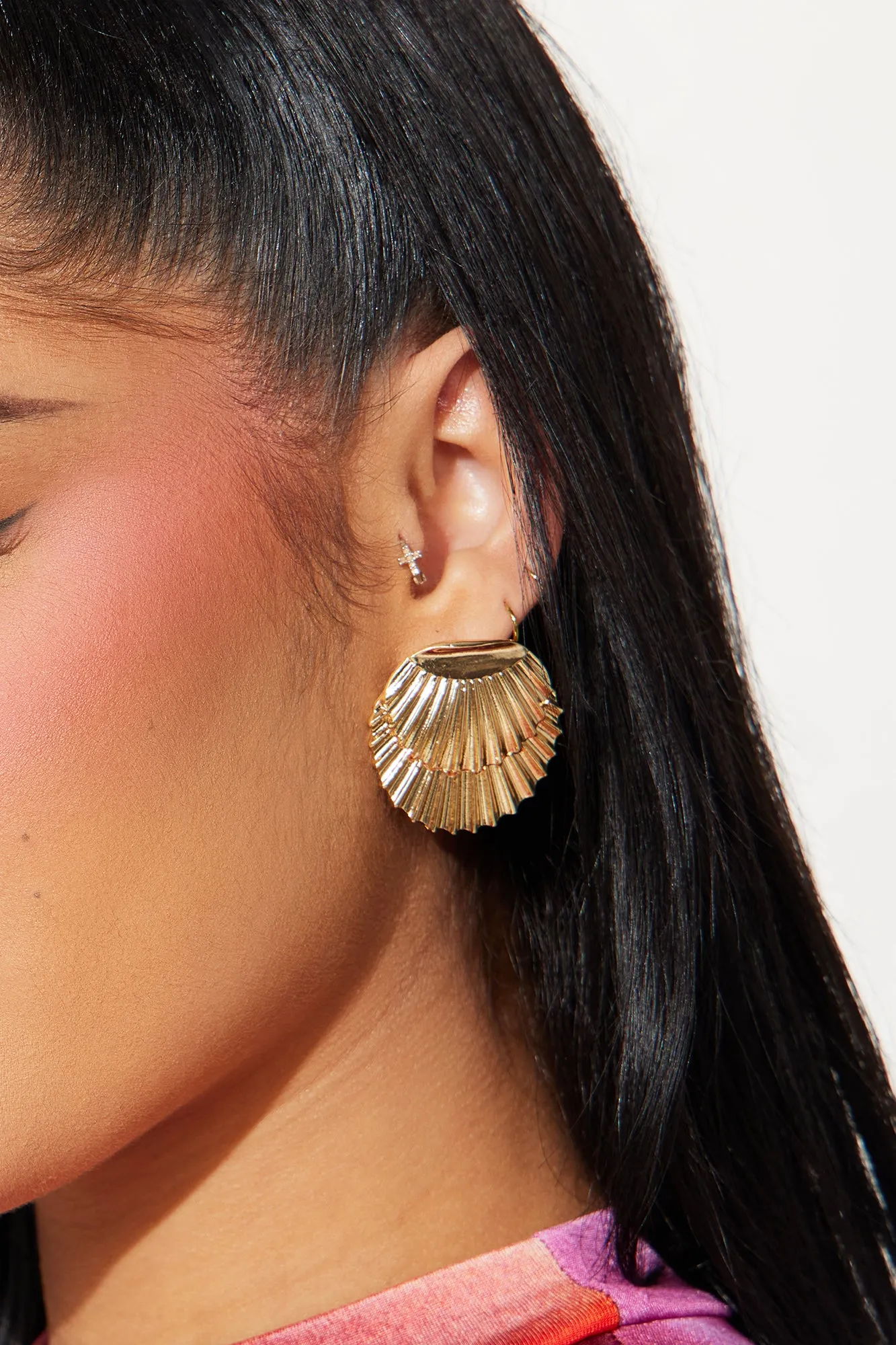 Turks And Caicos Shell Earrings - Gold sold by Fashion Nova
