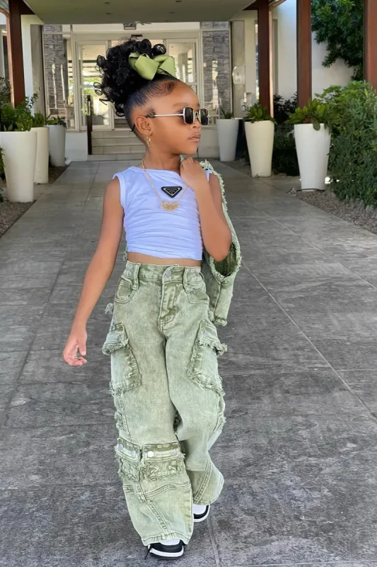 Mini Gillie Cargo Fray Pocket Jean - Green sold by Fashion Nova