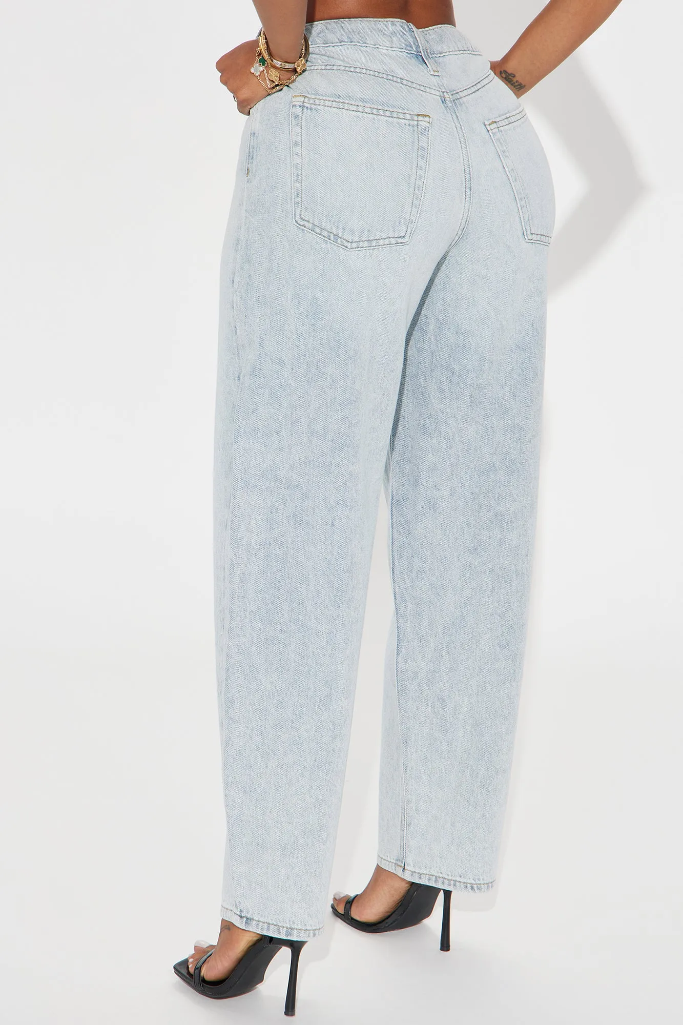 Alessa Taper Leg Baggy Jeans - Light Wash sold by Fashion Nova product image thumbnail 3