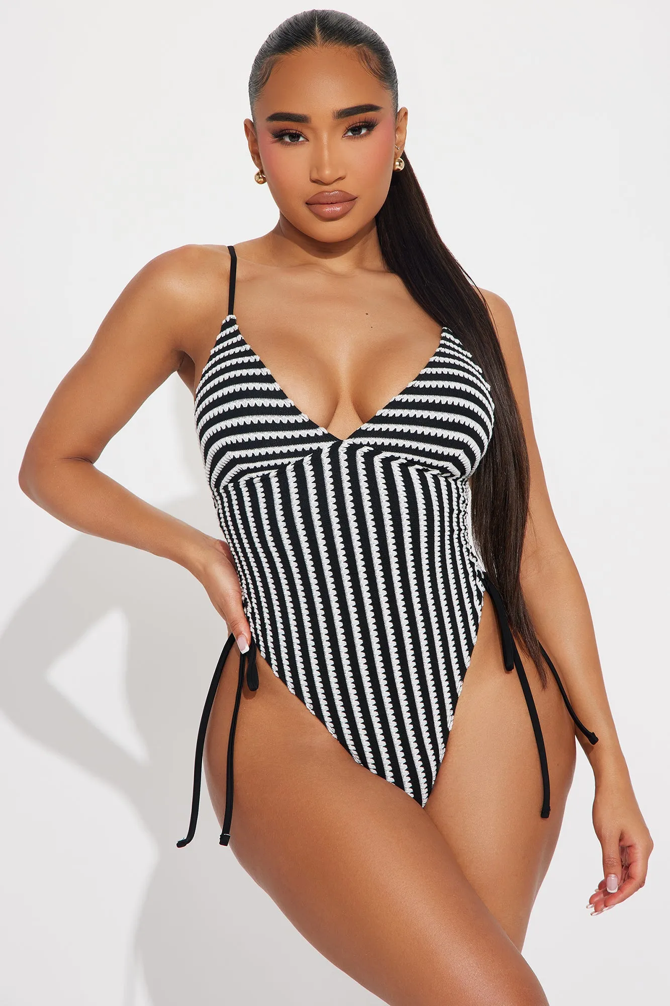 Summer Chic Textured 1 Piece Swimsuit - Black/White sold by Fashion Nova