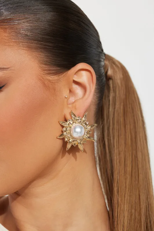 Pearly Sunflower Earrings - Gold sold by Fashion Nova