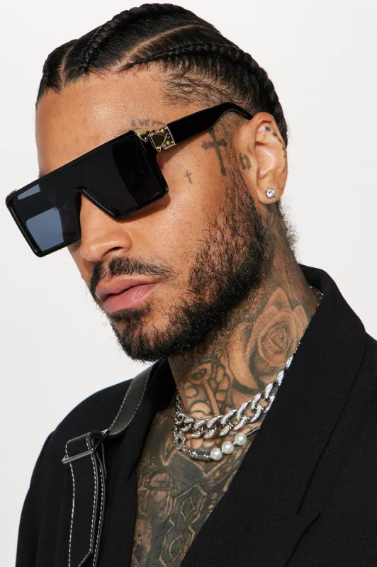 Take Note's Sunglasses - Black/Smoke sold by Fashion Nova