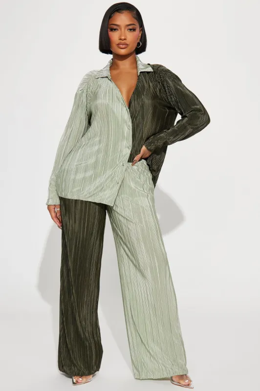 Chic Life Plisse Pant Set - Olive/combo sold by Fashion Nova