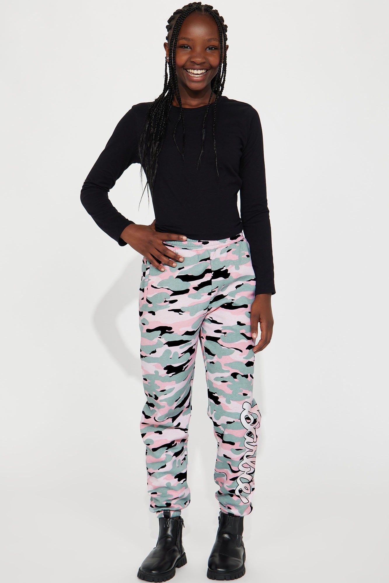 Mini Barbie Fleece Camo Joggers - Pink sold by Fashion Nova