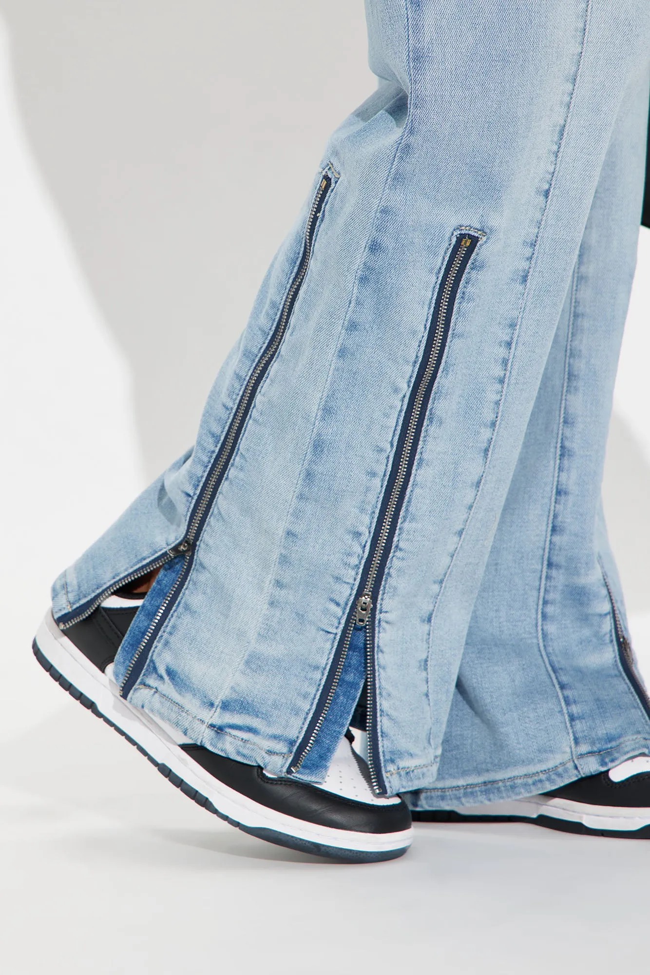 Living Icon Stretch Straight Leg Jeans - Light Wash sold by Fashion Nova product image thumbnail 4