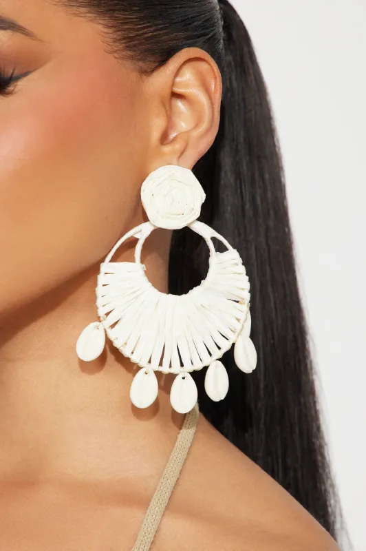 Shells By The Beach Earrings - Beige sold by Fashion Nova