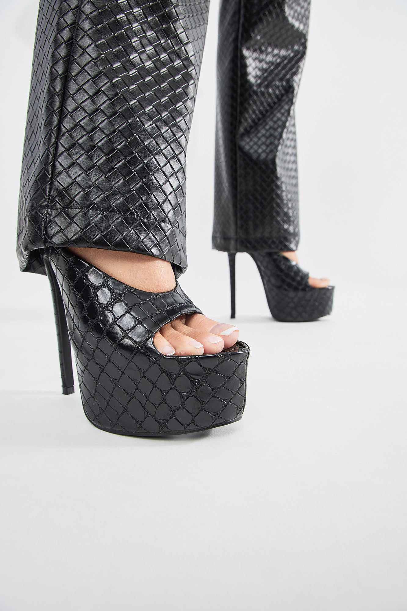 Can't Lose With Me Platform Heels - Black sold by Fashion Nova product image thumbnail 4