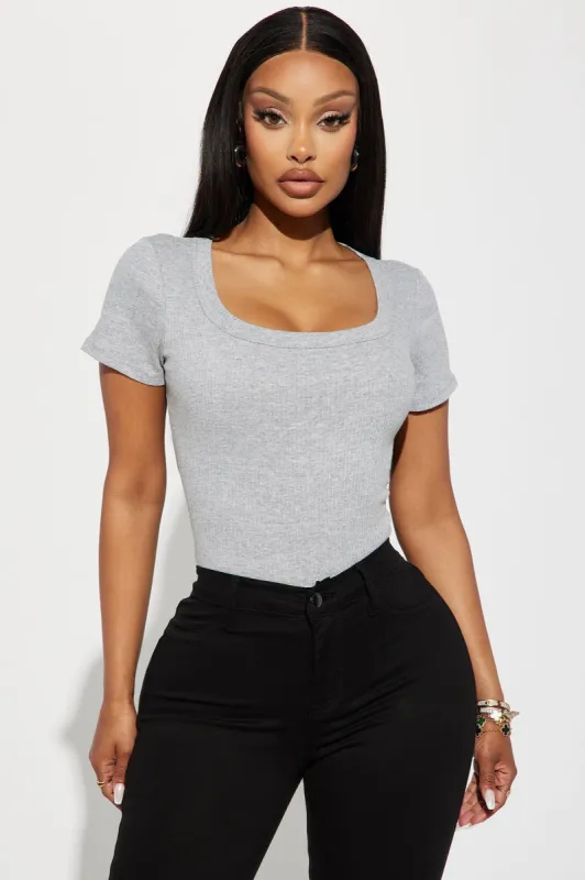 Kourtney Ribbed Baby Tee - Heather Grey sold by Fashion Nova
