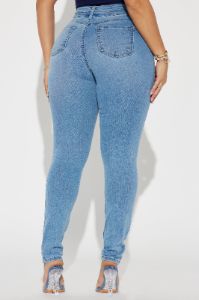 In A Heartbeat Stretch Skinny Jeans - Medium Wash sold by Fashion Nova