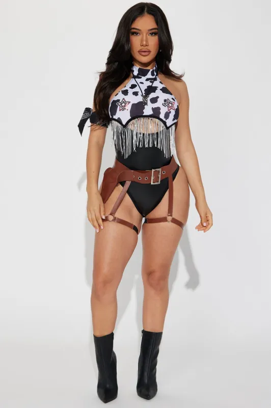 On The Bullseye Cowgirl 4 Piece Costume Set - White/Black sold by Fashion Nova