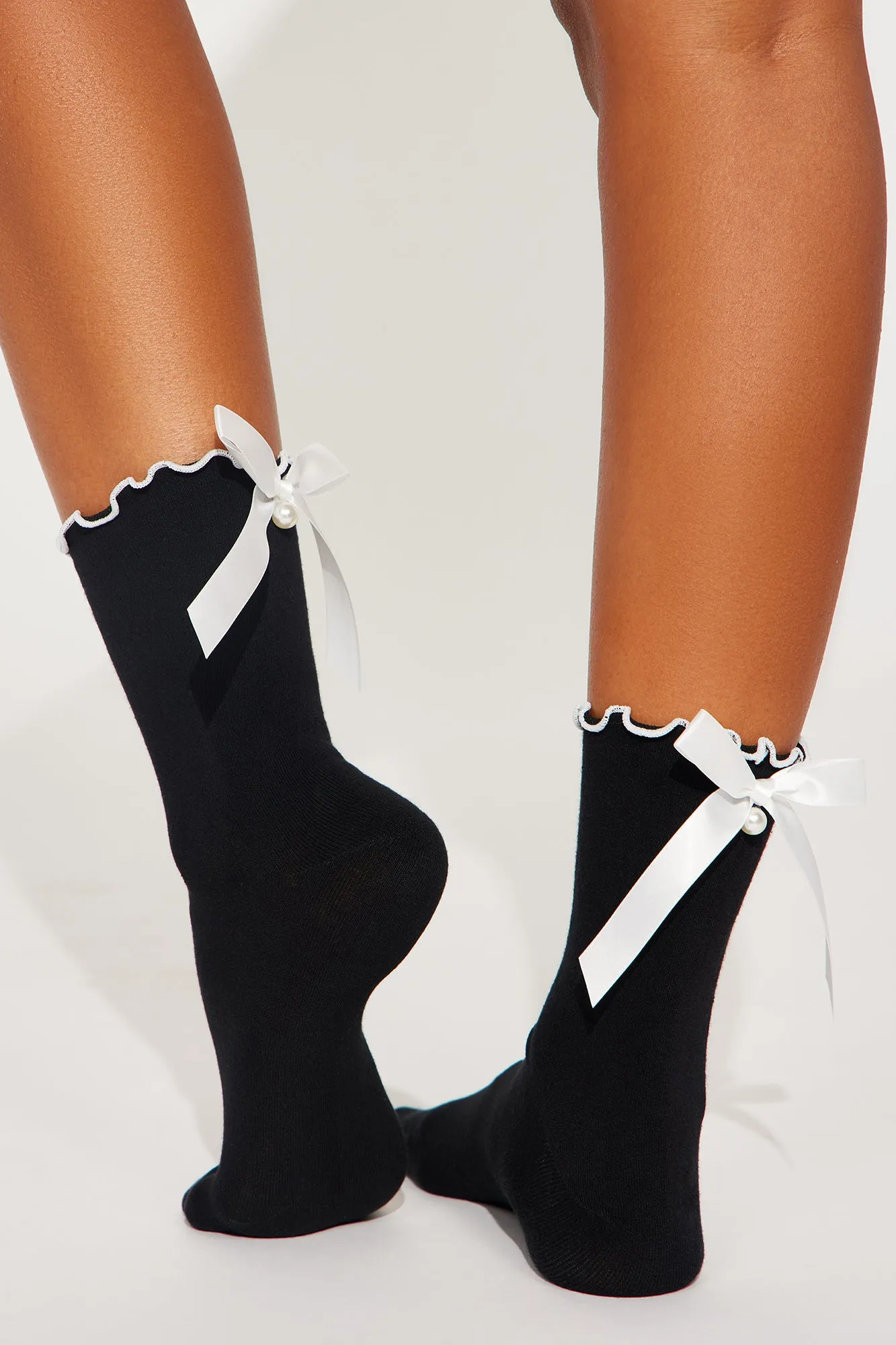 Pretty Girl Vibes Socks - Black sold by Fashion Nova