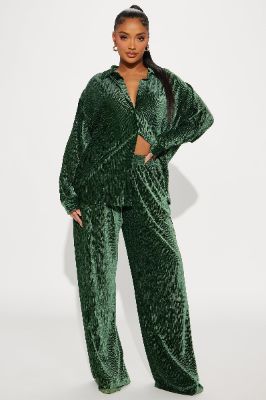 Jenelle Velvet Plisse Pant Set - Hunter sold by Fashion Nova