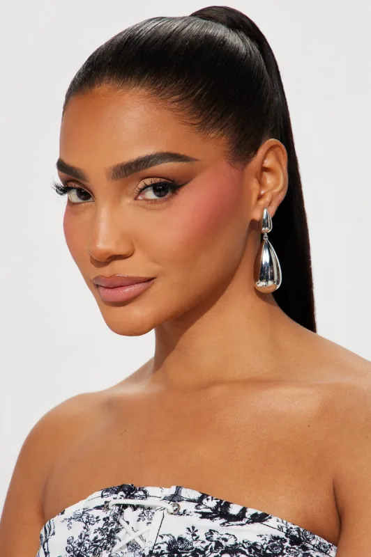 Hard To Stay Earrings - Silver sold by Fashion Nova