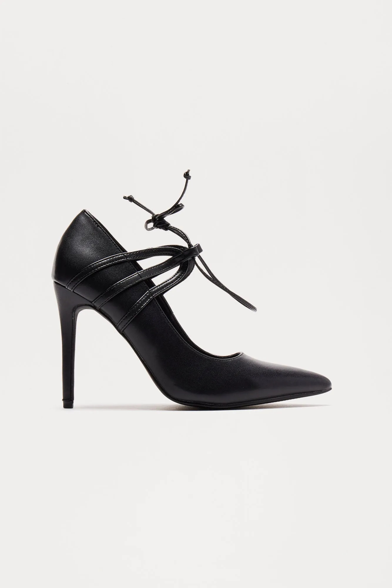 Bowie Pumps - Black sold by Fashion Nova