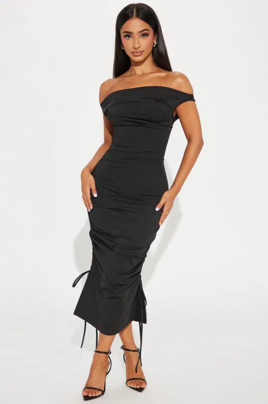 Amelia Ruched Midi Dress - Black sold by Fashion Nova