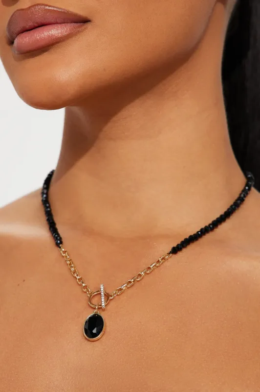 Riley Necklace - Gold/Black sold by Fashion Nova