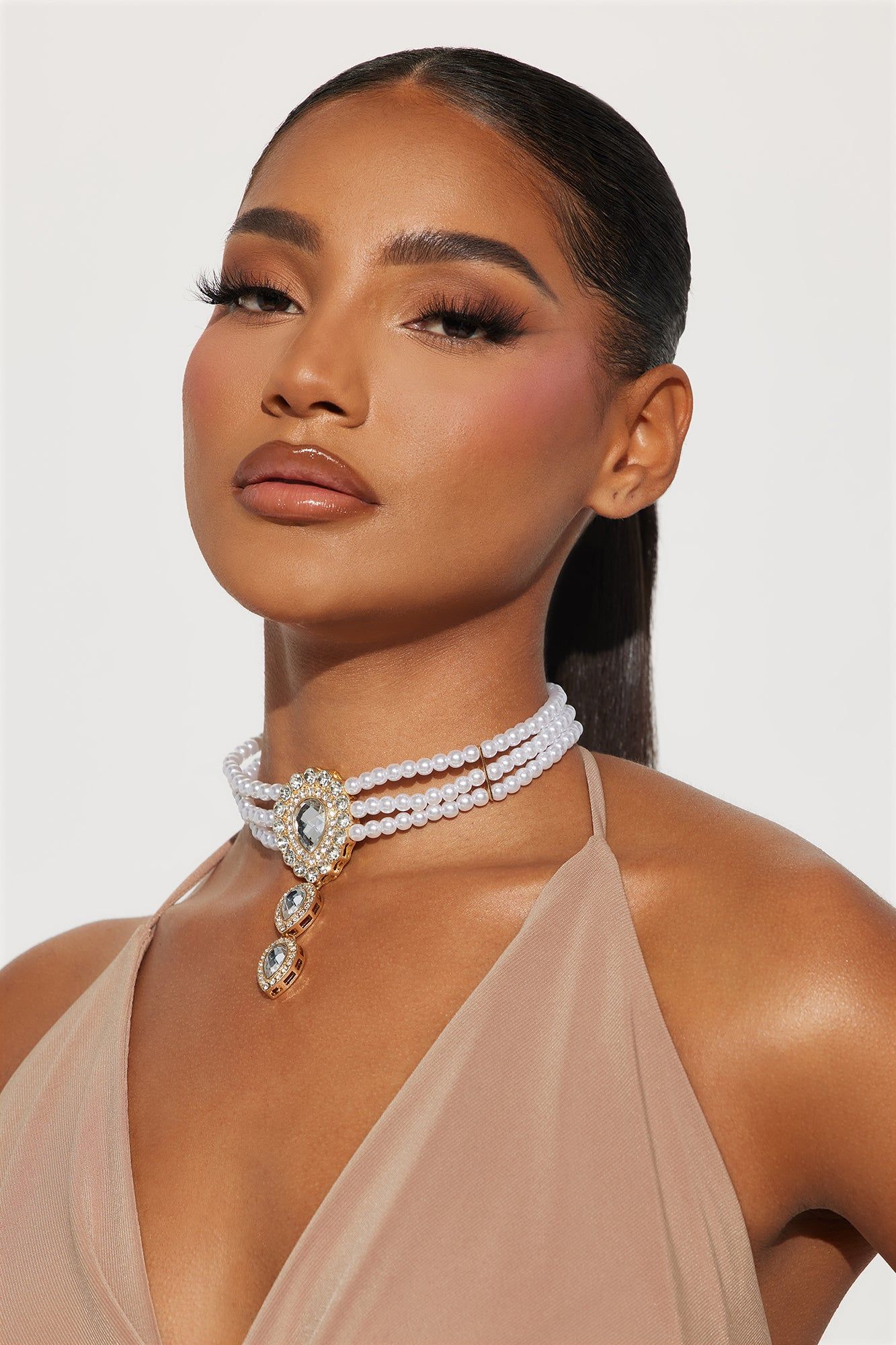 Outstanding Girl Choker Necklace - White/Gold sold by Fashion Nova product image thumbnail 3