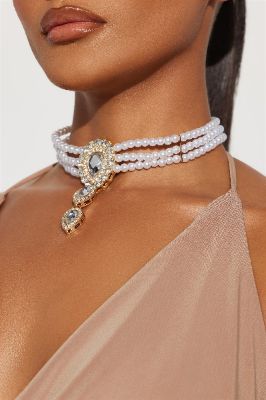 Outstanding Girl Choker Necklace - White/Gold sold by Fashion Nova