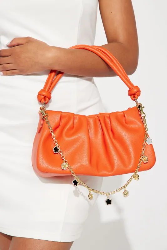 My Clover Handbag Chain - Gold/Black sold by Fashion Nova