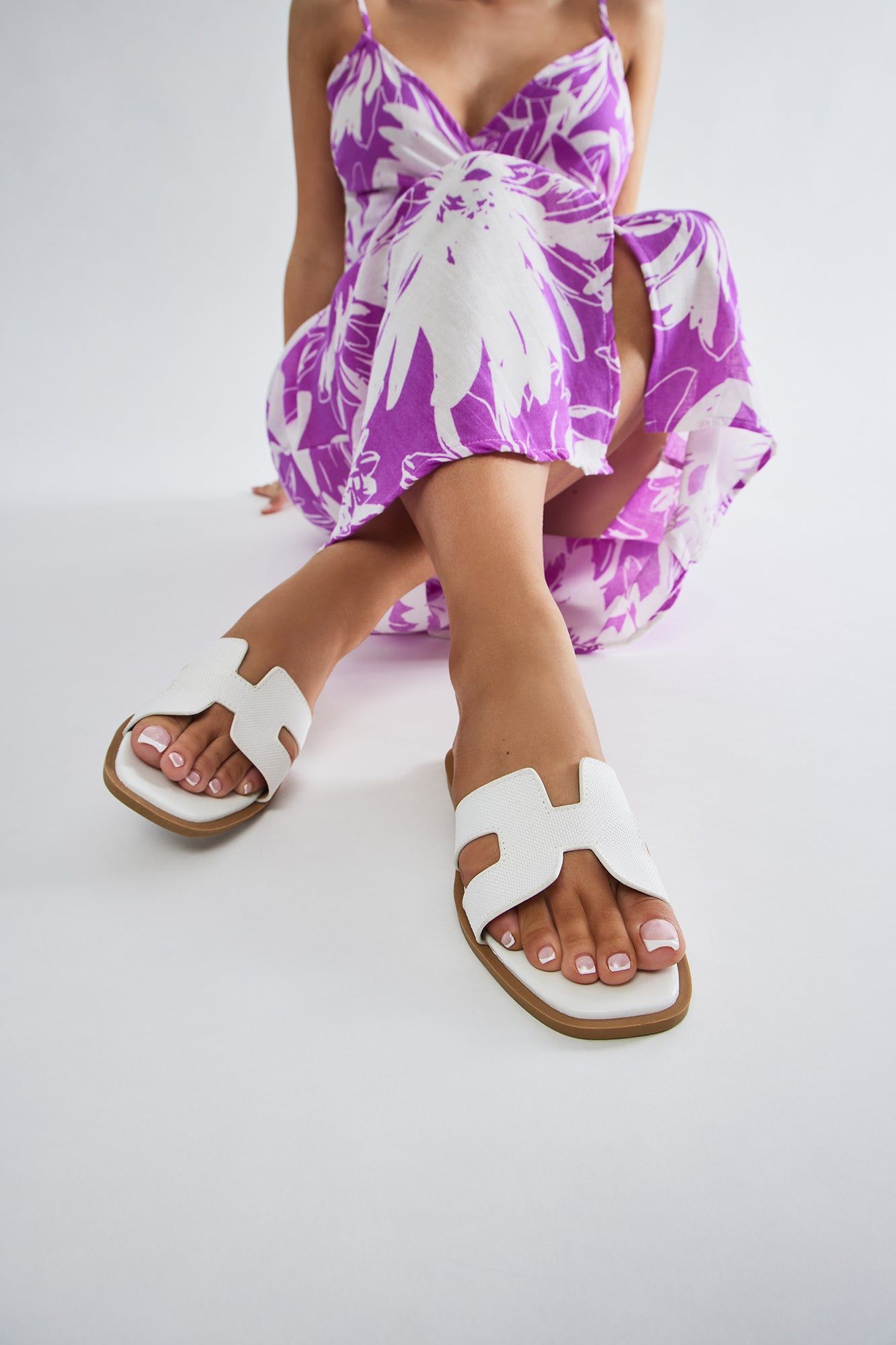 Lillie Sandals - White sold by Fashion Nova