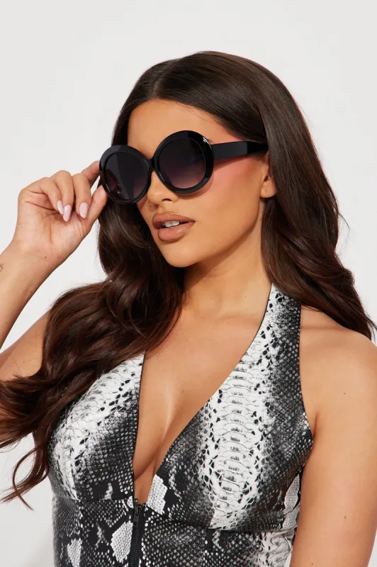 Classy Blair Sunglasses - Black/Smoke sold by Fashion Nova