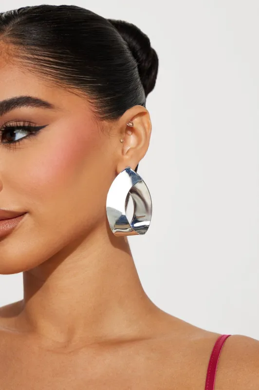 Devonne Earrings - Silver sold by Fashion Nova