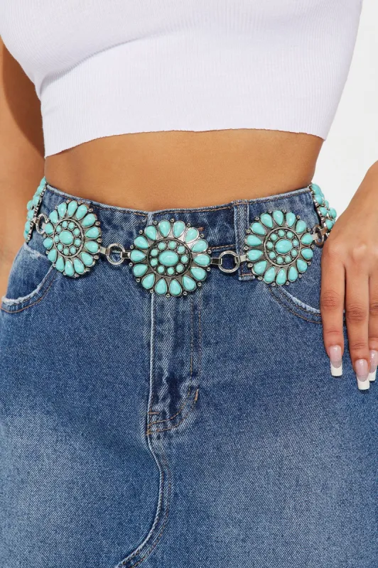 Soledad Chain Belt - Silver/Blue sold by Fashion Nova