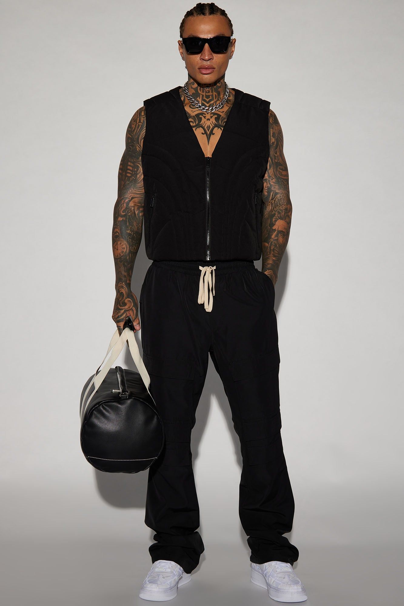 Avalon Ripstop Cropped Tactical Padded Vest - Black sold by Fashion Nova product image thumbnail 2