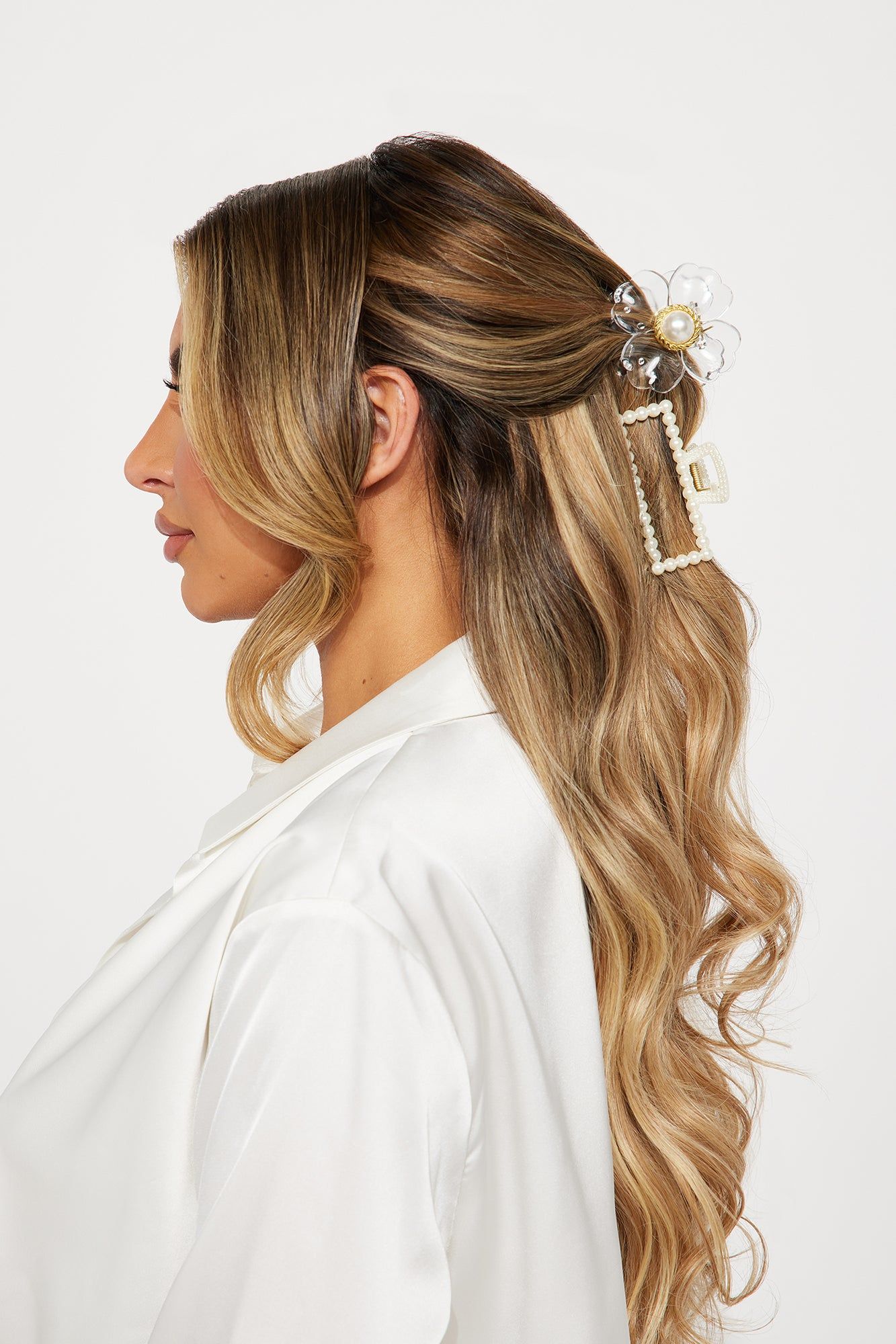 Tea With The Girls Claw Clip Set - White/combo sold by Fashion Nova