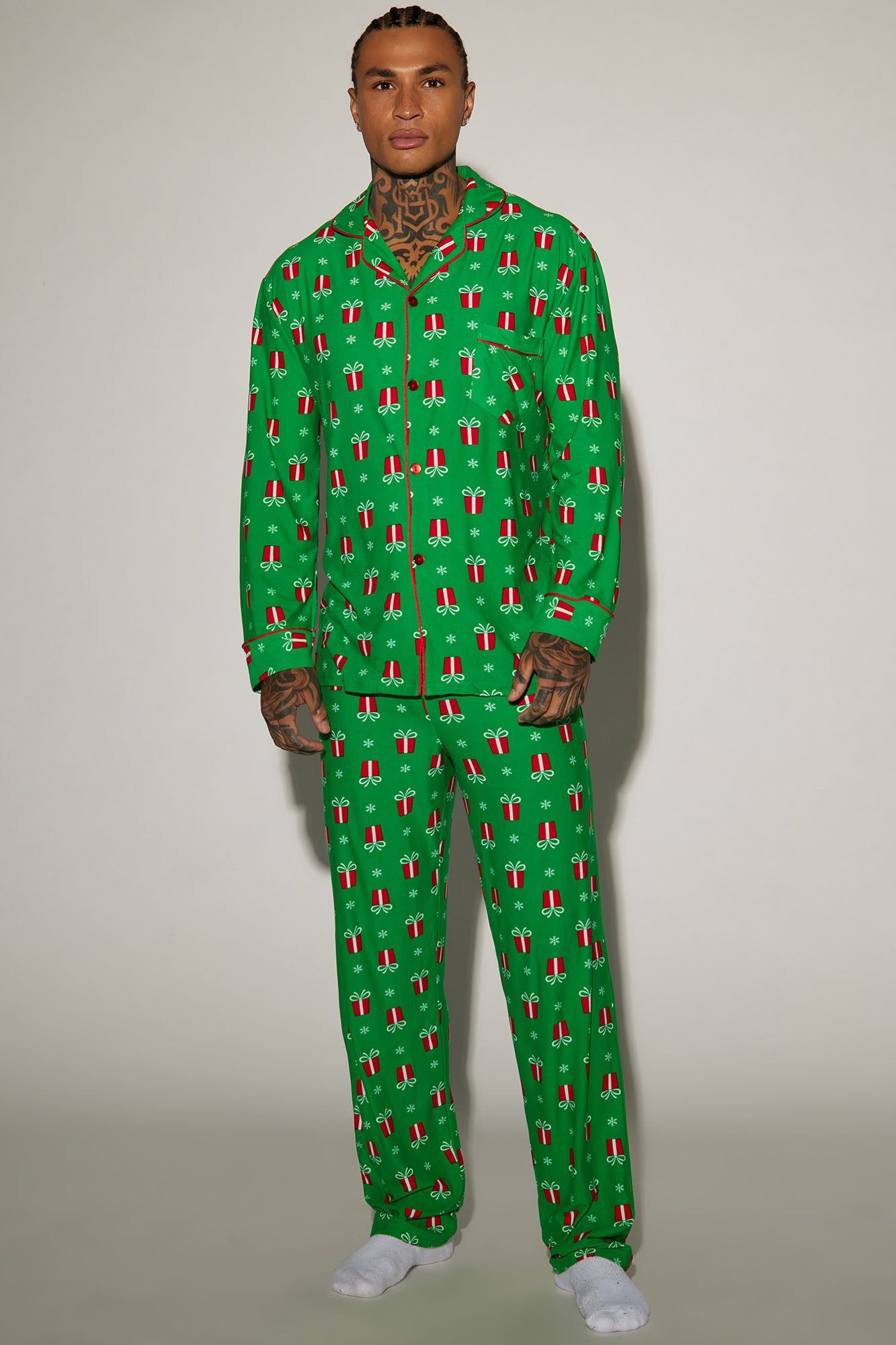 Snow Covered Trees Holiday PJ Set - Green sold by Fashion Nova