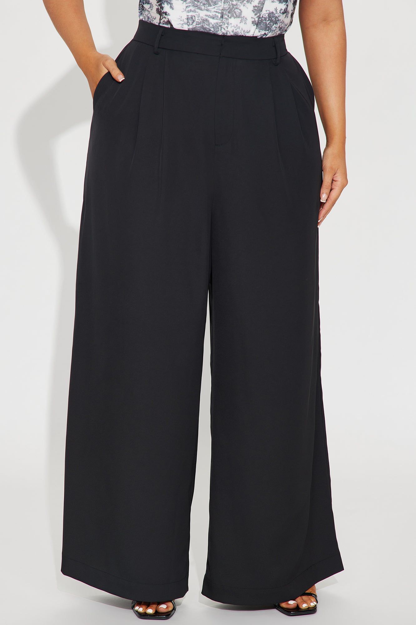 Petite Faye Wide Leg Trouser - Black sold by Fashion Nova product image thumbnail 4