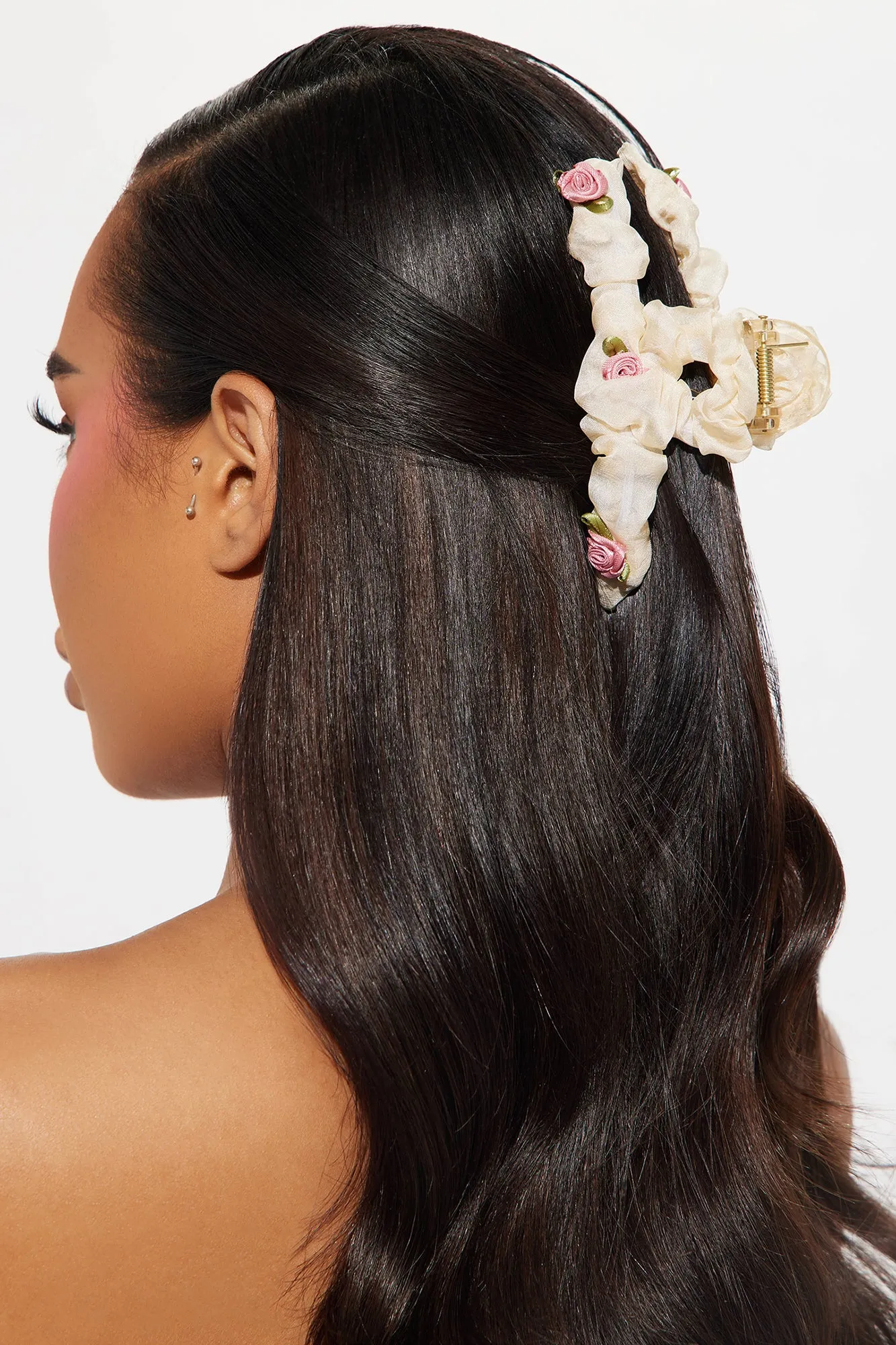 Among The Roses 2 Piece Claw Clip Set - White/combo sold by Fashion Nova product image thumbnail 3