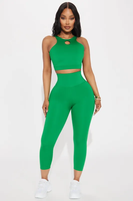 Run It Up Elevate Capri Active Legging - Kelly Green sold by Fashion Nova