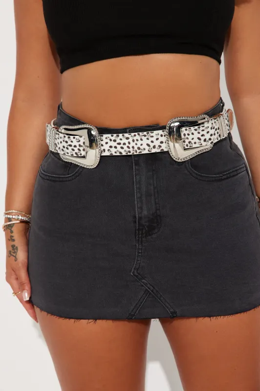 Out Of This Town Belt - White/combo sold by Fashion Nova