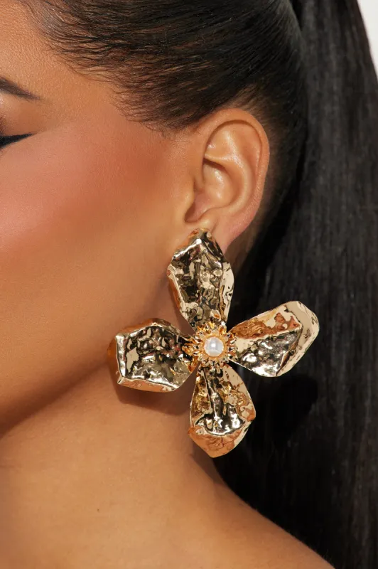 Aster Aura Earrings - Gold sold by Fashion Nova