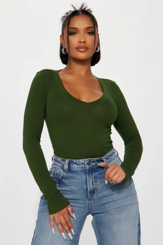 Sami V Neck Top - Forest Green sold by Fashion Nova